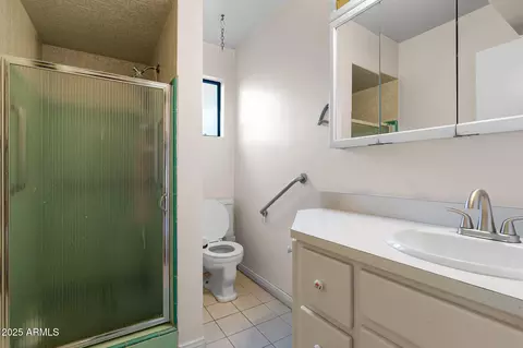 Bath - 1020 W Orangewood Ave, Phoenix, AZ 85021 photo 2 of 2