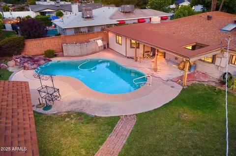 Exterior - 1020 W Orangewood Ave, Phoenix, AZ 85021 photo 6 of 12