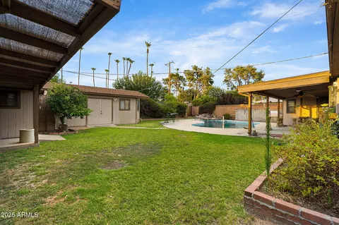 Exterior - 1020 W Orangewood Ave, Phoenix, AZ 85021 photo 9 of 12