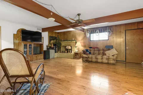 Living - 1020 W Orangewood Ave, Phoenix, AZ 85021 photo 2 of 2