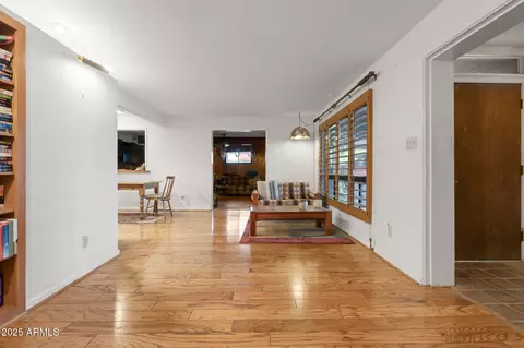 Living - 1020 W Orangewood Ave, Phoenix, AZ 85021 photo 1 of 2
