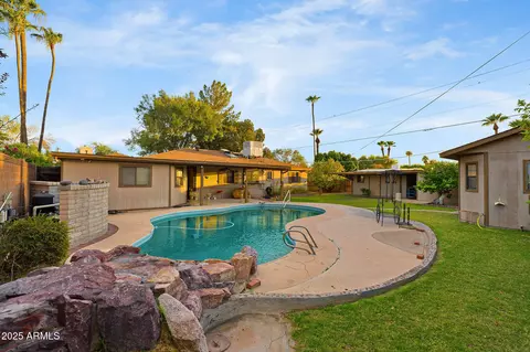 Exterior - 1020 W Orangewood Ave, Phoenix, AZ 85021 photo 11 of 12