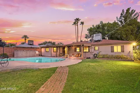 Exterior - 1020 W Orangewood Ave, Phoenix, AZ 85021 photo 1 of 12