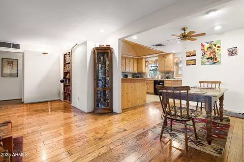 Dining - 1020 W Orangewood Ave, Phoenix, AZ 85021 photo 1 of 1