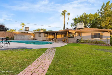 Exterior - 1020 W Orangewood Ave, Phoenix, AZ 85021 photo 10 of 12