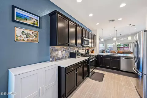 Kitchen - 7764 S Abbey Ln, Gilbert, AZ 85298 photo 1 of 7