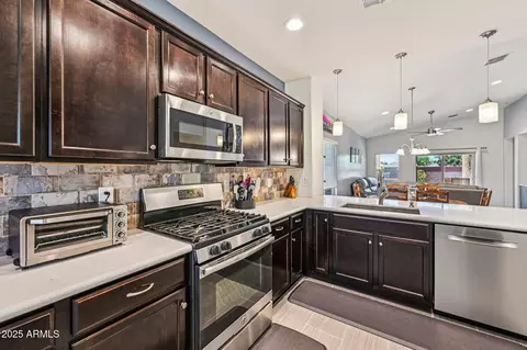 Kitchen - 7764 S Abbey Ln, Gilbert, AZ 85298 photo 3 of 7