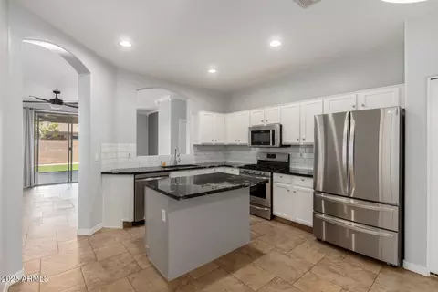 Kitchen - 4292 E Shannon St, Gilbert, AZ 85295 photo 2 of 5