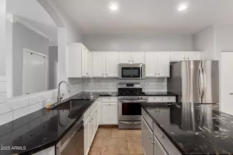 Kitchen - 4292 E Shannon St, Gilbert, AZ 85295 photo 3 of 5