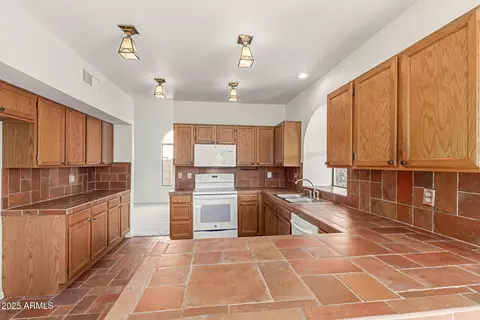 Kitchen - 3631 E Lavender Ln, Phoenix, AZ 85044 photo 1 of 3