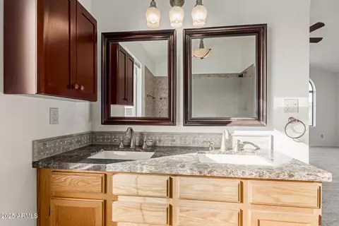 Bath - 3631 E Lavender Ln, Phoenix, AZ 85044 photo 3 of 5