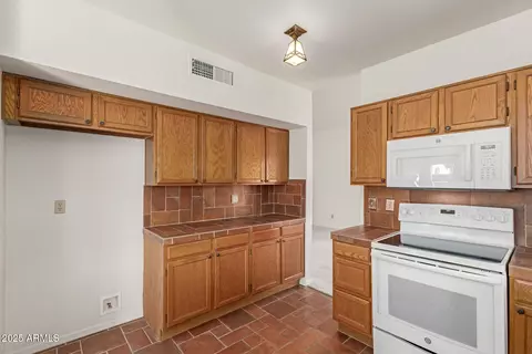 Kitchen - 3631 E Lavender Ln, Phoenix, AZ 85044 photo 3 of 3