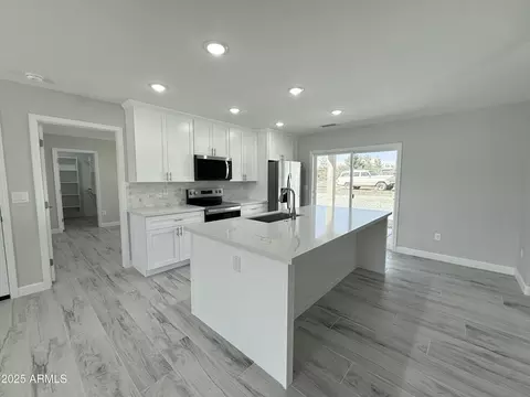 Kitchen - 20134 E Lakeside Rd, Mayer, AZ 86333 photo 1 of 5