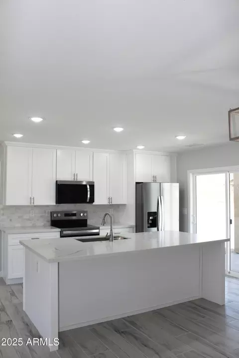 Kitchen - 20134 E Lakeside Rd, Mayer, AZ 86333 photo 5 of 5