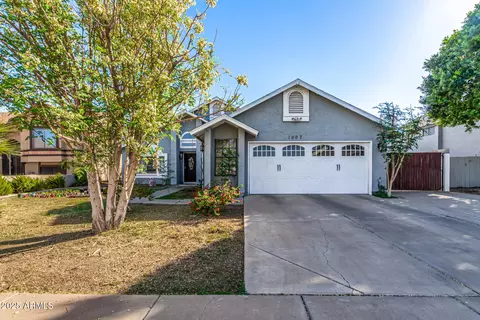 1007 N Palm St, Gilbert, AZ 85234