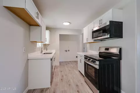 Kitchen - 4425 N 70th Ave, Phoenix, AZ 85033 photo 1 of 3