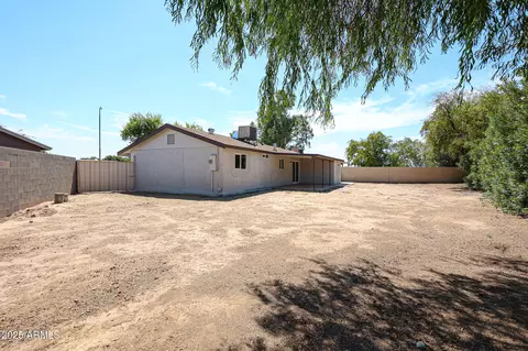 Exterior - 4425 N 70th Ave, Phoenix, AZ 85033 photo 5 of 7