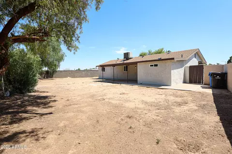 Exterior - 4425 N 70th Ave, Phoenix, AZ 85033 photo 4 of 7