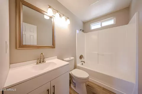 Bath - 4425 N 70th Ave, Phoenix, AZ 85033 photo 2 of 2