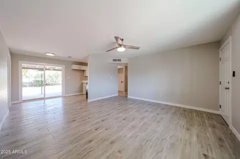 Living - 4425 N 70th Ave, Phoenix, AZ 85033 photo 3 of 3