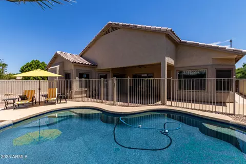 Exterior - 994 S Oak St, Gilbert, AZ 85233 photo 8 of 10