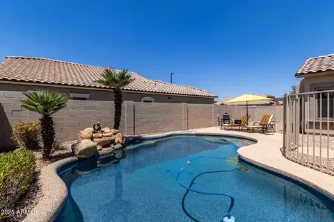 Exterior - 994 S Oak St, Gilbert, AZ 85233 photo 9 of 10
