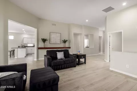 Living - 994 S Oak St, Gilbert, AZ 85233 photo 1 of 1