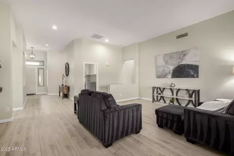 Entry Way - 994 S Oak St, Gilbert, AZ 85233 photo 2 of 2