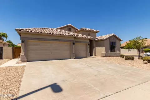 Exterior - 994 S Oak St, Gilbert, AZ 85233 photo 4 of 10