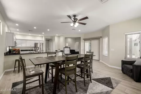 Dining - 994 S Oak St, Gilbert, AZ 85233 photo 2 of 3