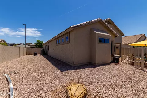 Exterior - 994 S Oak St, Gilbert, AZ 85233 photo 6 of 10