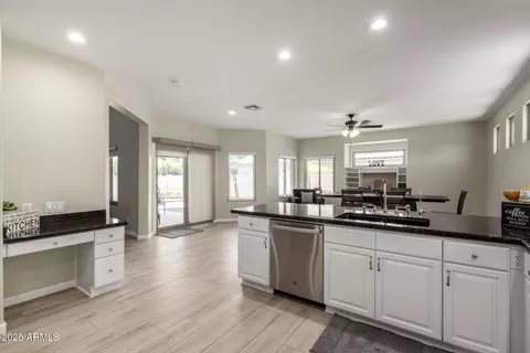 Kitchen - 994 S Oak St, Gilbert, AZ 85233 photo 3 of 4
