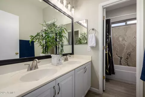 Bath - 994 S Oak St, Gilbert, AZ 85233 photo 3 of 4