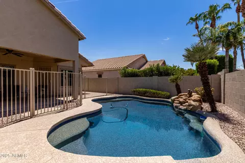 Exterior - 994 S Oak St, Gilbert, AZ 85233 photo 7 of 10