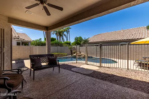 Exterior - 994 S Oak St, Gilbert, AZ 85233 photo 5 of 10