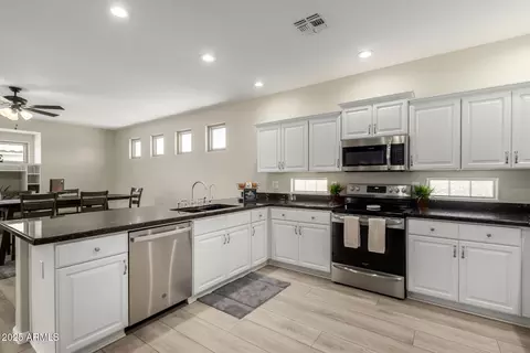 Kitchen - 994 S Oak St, Gilbert, AZ 85233 photo 4 of 4