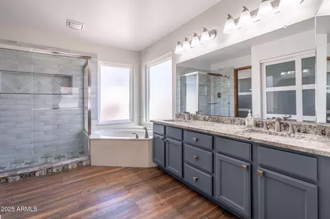 Bath - 4407 E Le Marche Ave, Phoenix, AZ 85032 photo 3 of 6