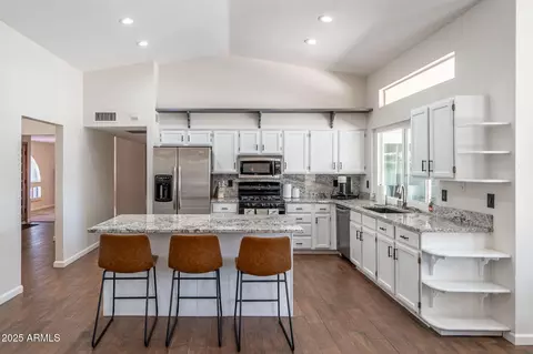 Kitchen - 4407 E Le Marche Ave, Phoenix, AZ 85032 photo 2 of 5