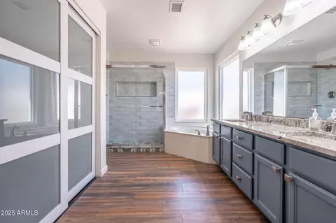 Bath - 4407 E Le Marche Ave, Phoenix, AZ 85032 photo 2 of 6