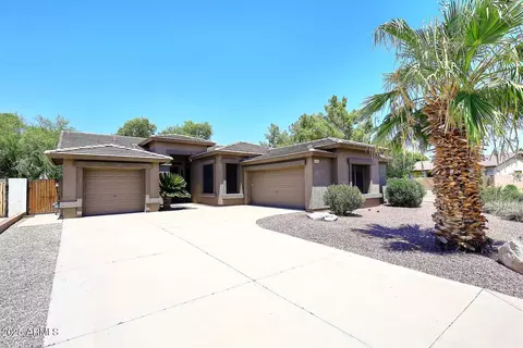 6906 W Abraham Ln, Glendale, AZ 85308