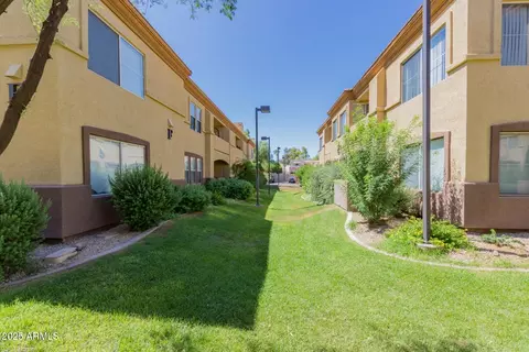 Exterior - 2134 E Broadway Rd #2007, Tempe, AZ 85282 photo 7 of 10