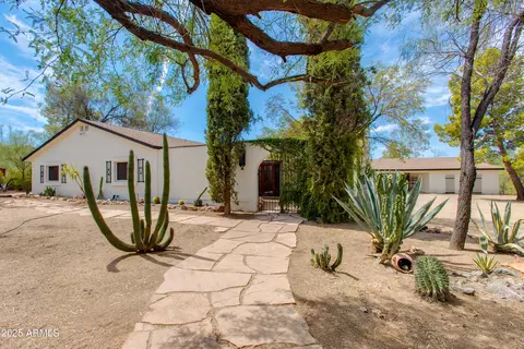 2345 W Black Canyon Dr, New River, AZ 85087