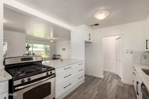 Kitchen - 3101 E Campbell Ave, Phoenix, AZ 85016 photo 3 of 3
