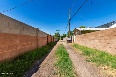 Exterior - 3101 E Campbell Ave, Phoenix, AZ 85016 photo 3 of 8