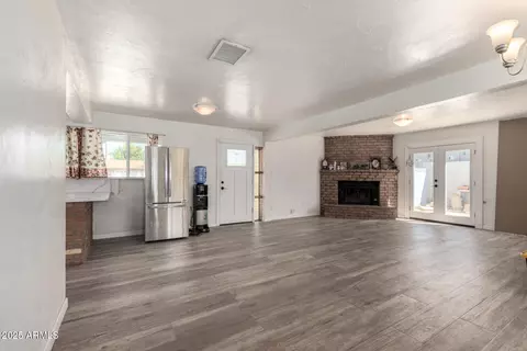 Living - 3101 E Campbell Ave, Phoenix, AZ 85016 photo 4 of 6