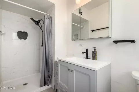 Bath - 3101 E Campbell Ave, Phoenix, AZ 85016 photo 1 of 3