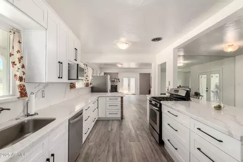 Kitchen - 3101 E Campbell Ave, Phoenix, AZ 85016 photo 2 of 3