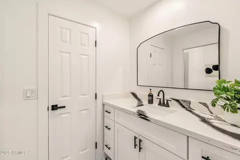 Bath - 6254 E Indigo St, Mesa, AZ 85205 photo 7 of 7