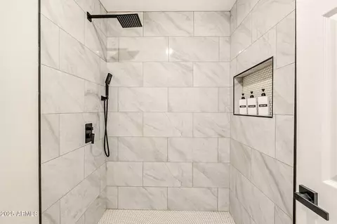 Bath - 6254 E Indigo St, Mesa, AZ 85205 photo 6 of 7