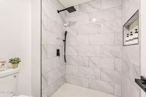 Bath - 6254 E Indigo St, Mesa, AZ 85205 photo 5 of 7